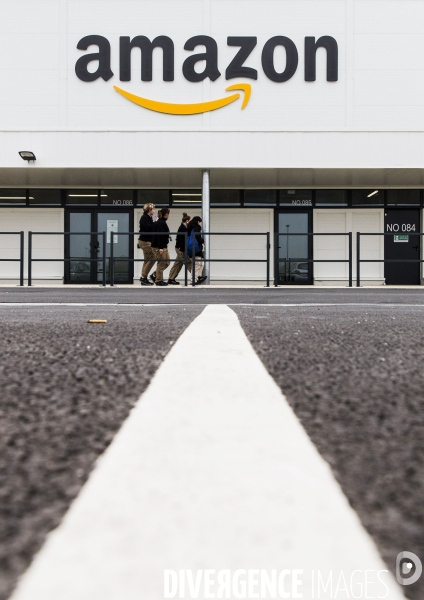 Visite du nouveau centre de distribution robotisé d Amazon.