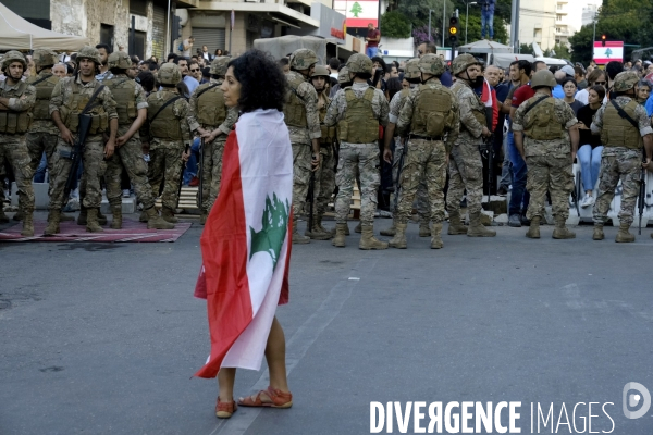Les manifestations au Liban, l Intifada fiscale et la révolution Whatsapp Révolution 2019. Lebanon protests, the Tax Intifada, and Whatsapp Revolution 2019.