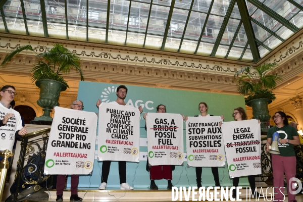 Perturbation #ALERTEAUGAZ de l European Annual Gas Conference, par des activistes écologistes ANV COP21 et Amis de la Terre.