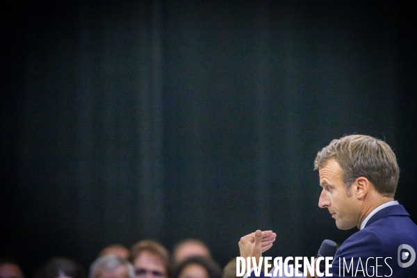 Emmanuel Macron et Jean-Paul Delevoye à Rodez: debat sur retraites