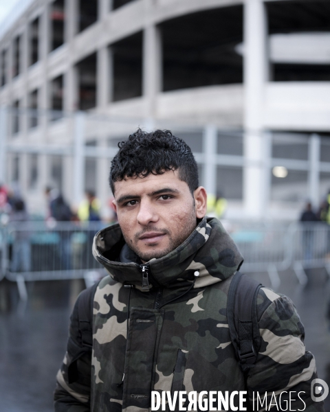 Jeune réfugié Afghan porte d Aubervilliers