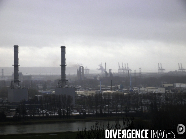 Vue panoramique de la raffinerie Total à Gonfreville-l Orcher