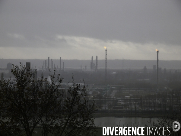 Vue panoramique de la raffinerie Total à Gonfreville-l Orcher