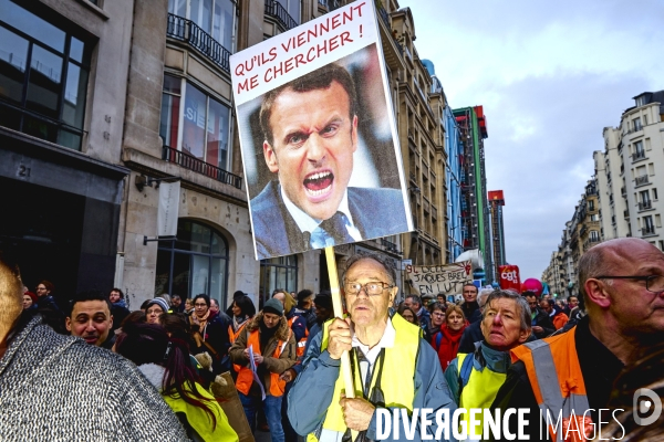 Manifestation Paris Retraites Syndicats et Gilets Jaunes