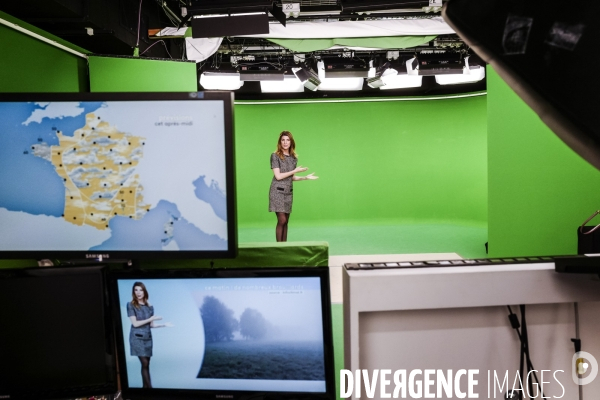 Journal météo de France 2 présenté par Chloé Nabedian.