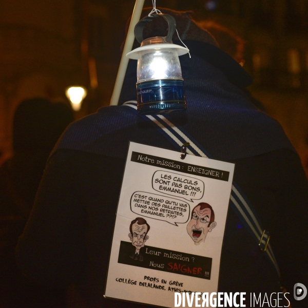 Marche aux flambeaux, contre la réforme des retraites du 23 janvier 2020, à Paris. National strike of 23 janvier 2020 in Paris.