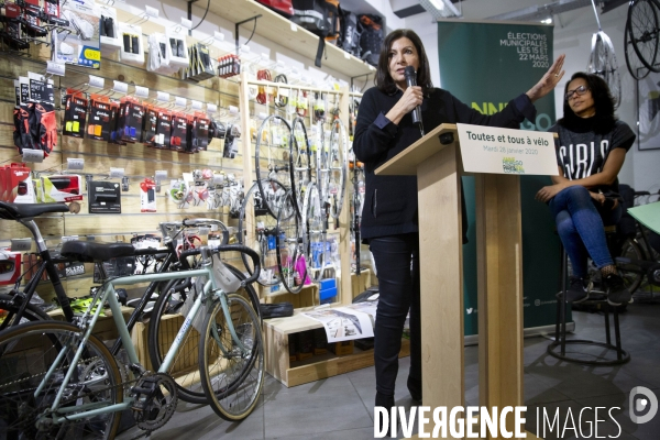 Anne HIDALGO annonce son plan vélo pour Paris.