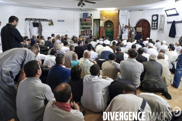 ISLAM - MOSQUÉE IMAM - Prière du vendredi dans différentes mosquées