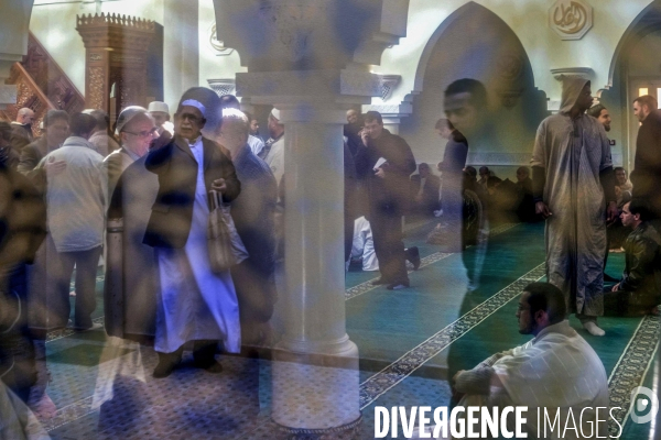 Prière du vendredi à la mosquée de Clermont-Ferrand - Fidèles.