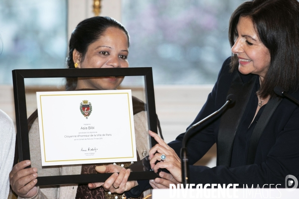 Anne HIDALGO reçoit Asia BIBI, déclarée citoyenne d honneur de la ville de Paris.