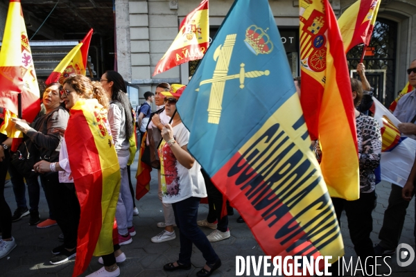 Manifestation au centre de barcelone des anti-ind¢pendantistes favorables à l unit¢ de l ¢tat espagnol.