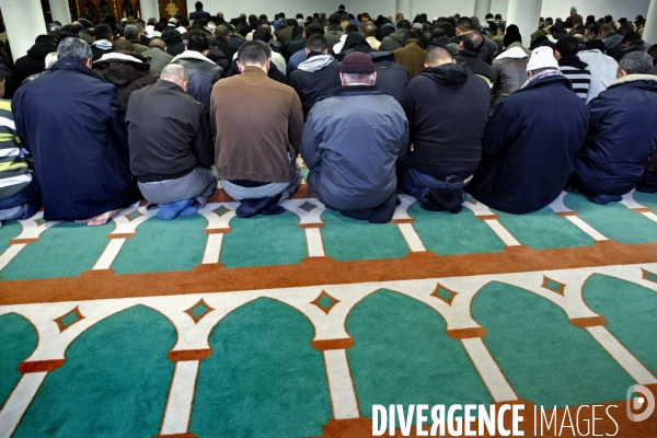 Prière du vendredi à la Grande mosquée de Lille-Sud,