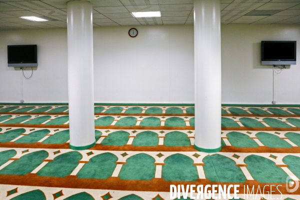 Prière du vendredi à la Grande mosquée de Lille-Sud