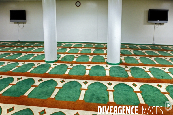 Prière du vendredi à la Grande mosquée de Lille-Sud