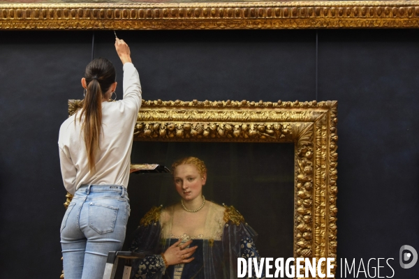 Musée du Louvre. Accrochage de la peinture vénitienne dans la galerie des Etats.