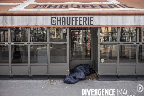 Detail du quotidien parisien vide sous confinement covid19.