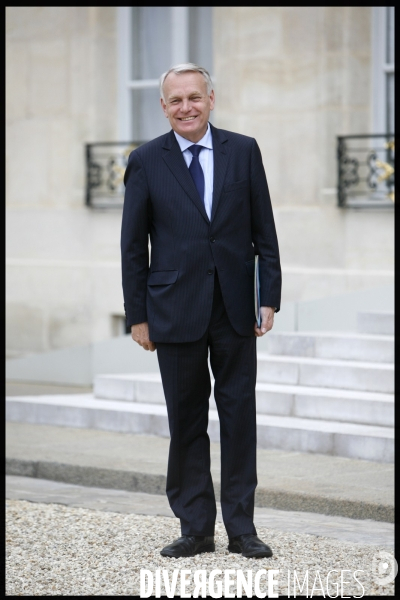 Premier conseil des ministres du gouvernement ayrault