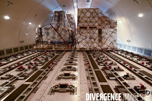 Qatar airways cargo. Fret de matériel médical en provenance de Chine. Confinement 40ème jour.