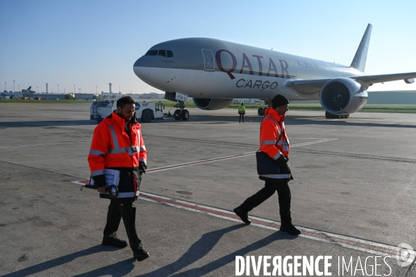 Qatar airways cargo. Fret de matériel médical en provenance de Chine. Confinement 40ème jour.