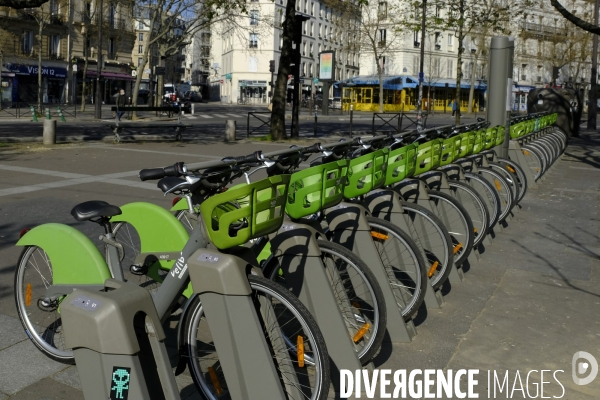Paris Velib vélos à louer. Velib bicycles for hire in Paris
