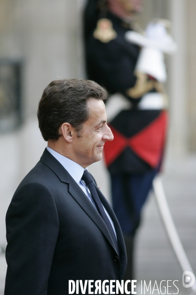 Georges w Bush reçu à l Elysée par Nicolas Sarkozy