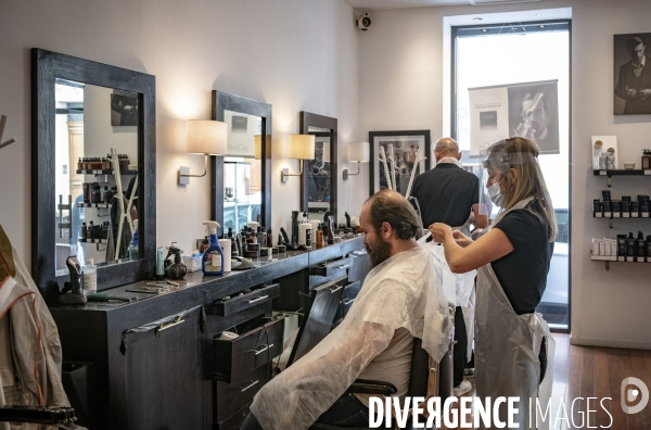 Déconfinement: réouverture d un coiffeur à Marseille
