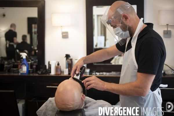 Déconfinement: réouverture d un coiffeur à Marseille