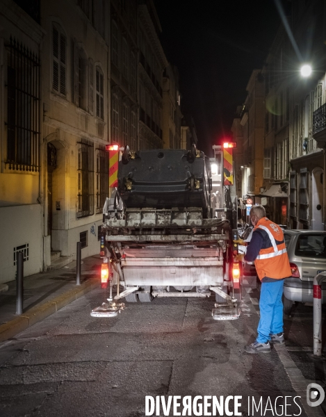 Eboueurs-ripeurs à Marseille centre-ville sous covid19