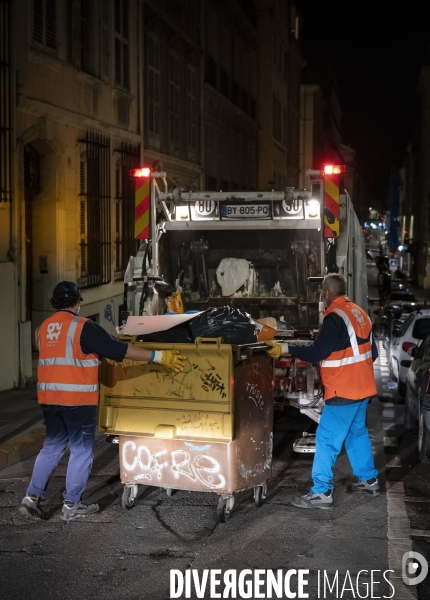 Eboueurs-ripeurs à Marseille centre-ville sous covid19