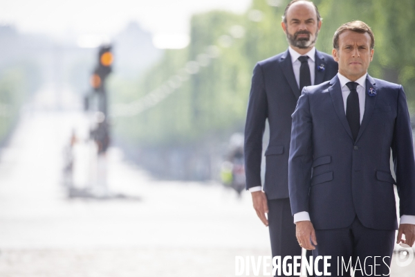 Emmanuel Macron et Edouard Philippe: commemoration du 8 mai 1945, ceremonie restreinte sous l arc de triomphe