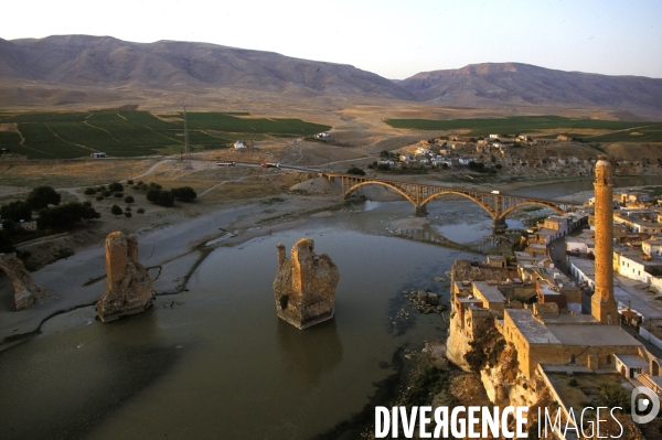 L Histoire disparaît, Hasankeyf, une ancienne ville de 12 000 ans en Turquie. History disappears, Hasankeyf, a 12,000 years old ancient town in Turkey.