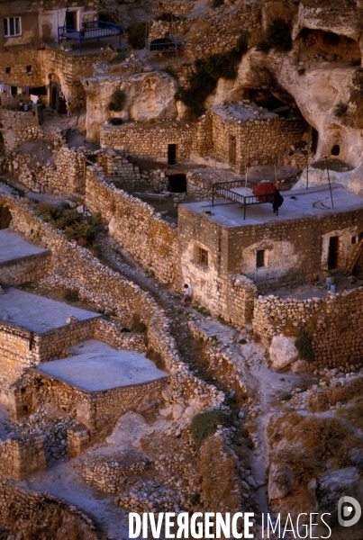 L Histoire disparaît, Hasankeyf, une ancienne ville de 12 000 ans en Turquie. History disappears, Hasankeyf, a 12,000 years old ancient town in Turkey.