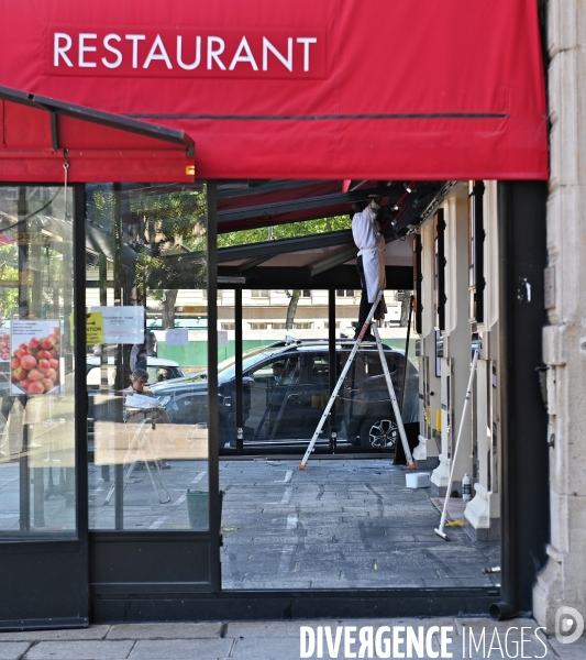 Préparation pour la réouverture des cafés, bar et restaurants