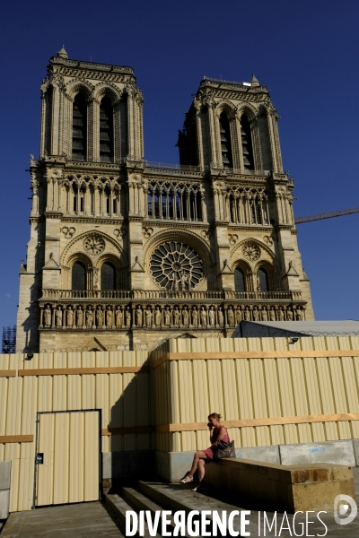 Parvis de Cathedrale Notre-Dame de nouveau ouvert. The Parvis of Cathedral Notre-Dame de Paris reopened.