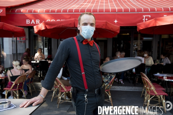 Déconfinement : réouverture des bars et restaurants. Covid-19. The Covid-19 Coronavirus. Deconfinement: reopening of bars and restaurants in France.