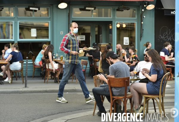 Déconfinement : réouverture des bars et restaurants. Covid-19. The Covid-19 Coronavirus. Deconfinement: reopening of bars and restaurants in France.