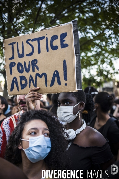 Rassemblement devant le tribunal de paris suite a la decision de justice concernant l affaire adama traore.
