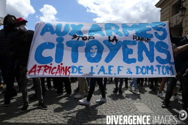 Manifestation à Paris contre la brutalité policière. Protest against police brutality in Paris.