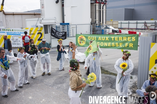 Action de blocage du chantier du grand paris par le collectif pour les terres de gonesse.