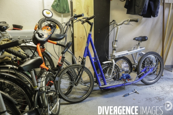Atelier d auto-réparation de vélo à Montreuil.