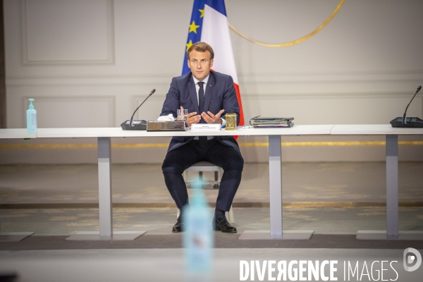 Emmanuel Macron reçoit les partenaires sociaux