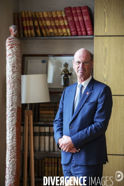 Eric LOMBARD directeur général de la Caisse des dépôts et consignations, dans son bureau.