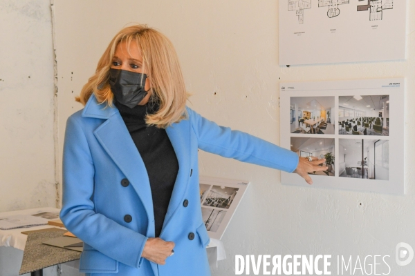 Brigitte Macron dans les futurs locaux de LIVE à Valence