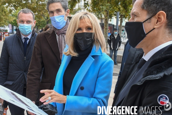 Brigitte Macron dans les futurs locaux de LIVE à Valence