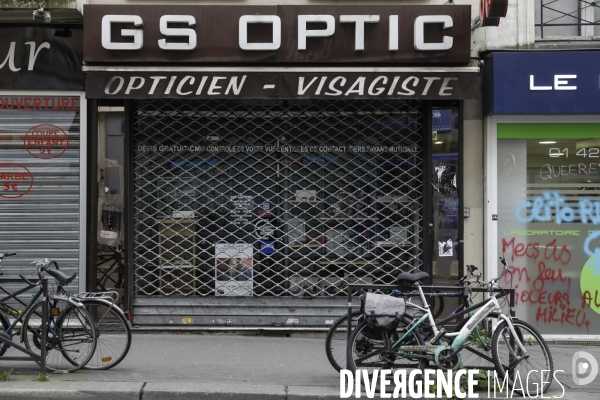 Magasins fermés la veille du premier jour de confinement rue de Belleville à Paris