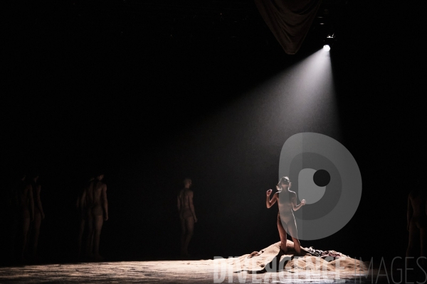 Poussière de terre / Alba Castillo / Ballet de l opéra national du Rhin