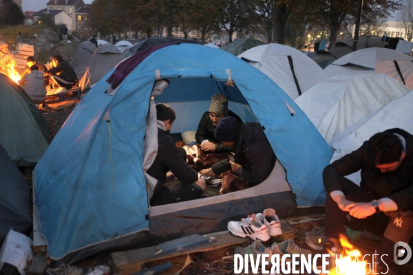Camp de migrants à Saint-Denis Paris. Migrant camp in Saint-Denis Paris