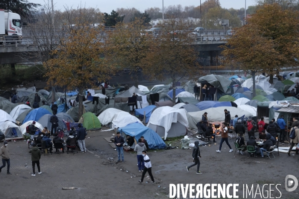 Camp de migrants à Saint-Denis Paris. Migrant camp in Saint-Denis Paris