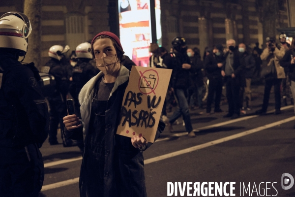 Manifestation Stop Sécurité Globale devant l Assemblée Nationale à Paris le 17 novembre 2020