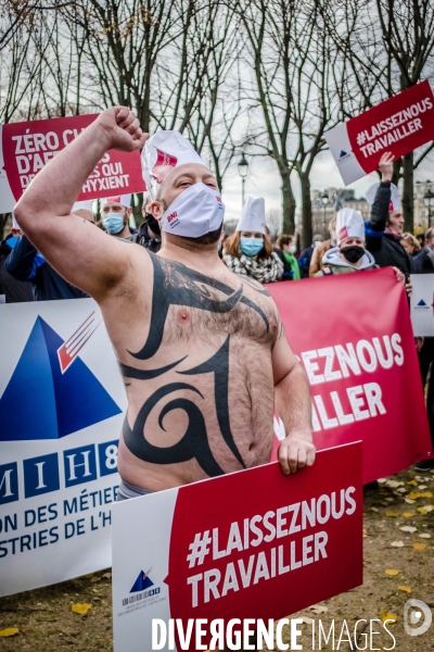 Restaurateurs, hôteliers et gérants de discothèques manifestent à Paris